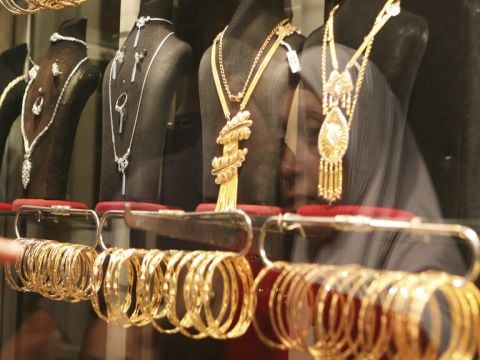 ارتفاع أسعار الذهب يسبب جموداً في مبيعاته
