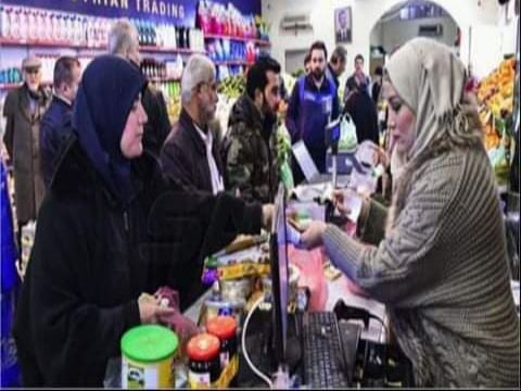 باحث في القضايا النفسية: الإقبال على تخزين المواد الغذائية أصبح هوساً لدى بعض المواطنين