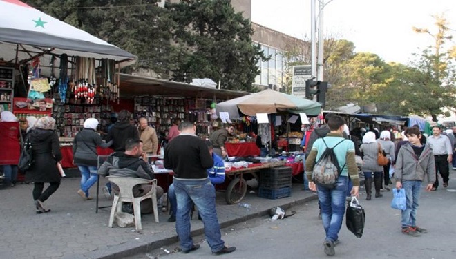 «بسطات» تعود بعد ساعتين من إزالتها وانتشار الـ«وشّيشة» في سوق الحميدية؟!
