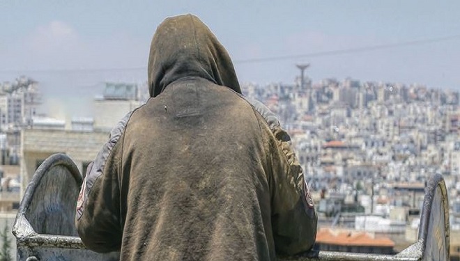 النباشون في القمامة اتخذوها «مهنة»..