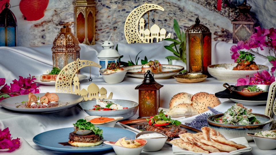 إفطار واحد قد يكسر الجيبة... هذه أسعار إفطار رمضان في مطاعم دمشق
