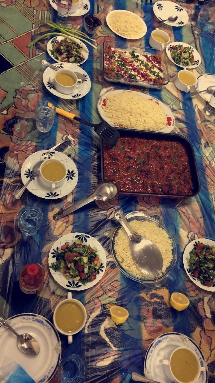 رغم الغلاء.. وليمة " الأرحام " و"سكبة" الجار طقوس رمضانية باقية وتتجدد.. والجود من الموجود