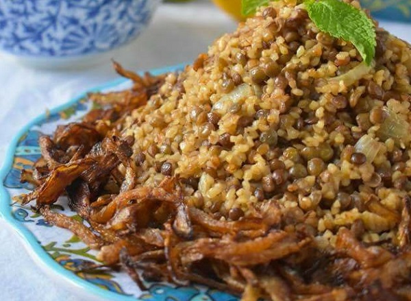 طبخة “المجدرة” تكلف 12 ألفاً