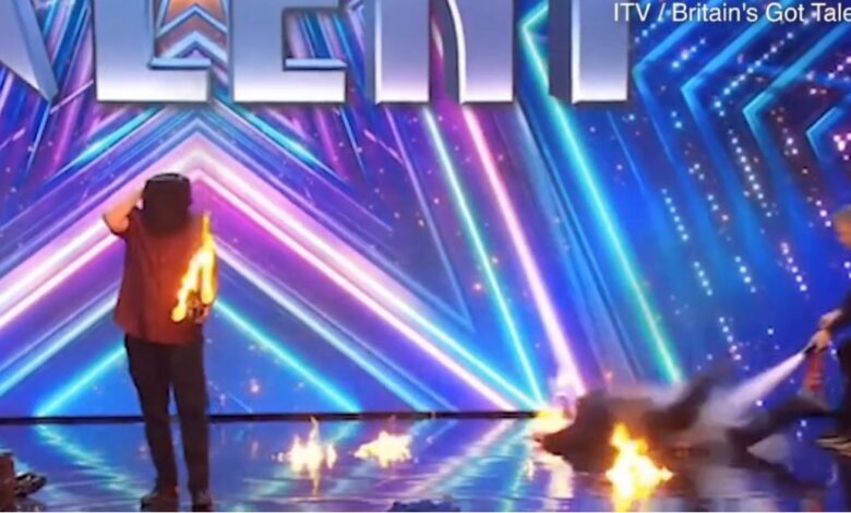النيران تشتعل في رجل أثناء تقديمه عرضاً في برنامج مشهور