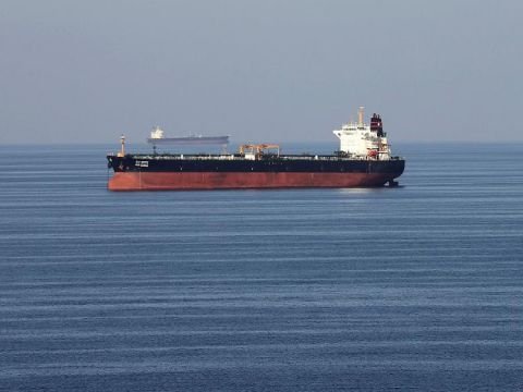 نواقل النفط والغاز تتزاحم على ميناء بانياس.. والمواطن ينتظر الانفراج الحقيقي..!.