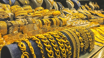 “نوع من الاستثمار”.. رئيس جمعية الصاغة : نسبة من يشترون الذهب 60% ومن يبيعونه 40%