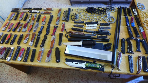 بسطات للأسـ.ـلحة البيضاء في دمشق.. “سـ.ـكين كوماندوس” بـ 80 ألف وبوكس الحديد بـ40 ألف!