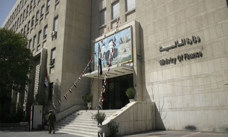 يمنح مزايا وإعفاءات مالية وضريبية تصل إلى٥٠٪ ويضع حداً للدوائر المالية والجمارك في التكليف