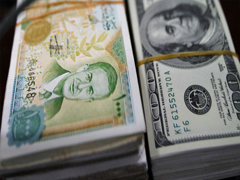 خبير اقتصادي يقترح على المصرف المركزي إحداث "صدمة بالسوق" لتخفيض سعر الدولار أمام الليرة السورية