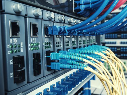 خطة لتزويد 80 موقعاً بأنظمة طاقة شمسية خلال هذا العام…
