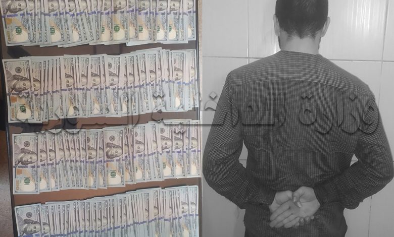 بكمين محكم.. الأمن الجنائي بدمشق يلقي القبض على مروج دولار مزور