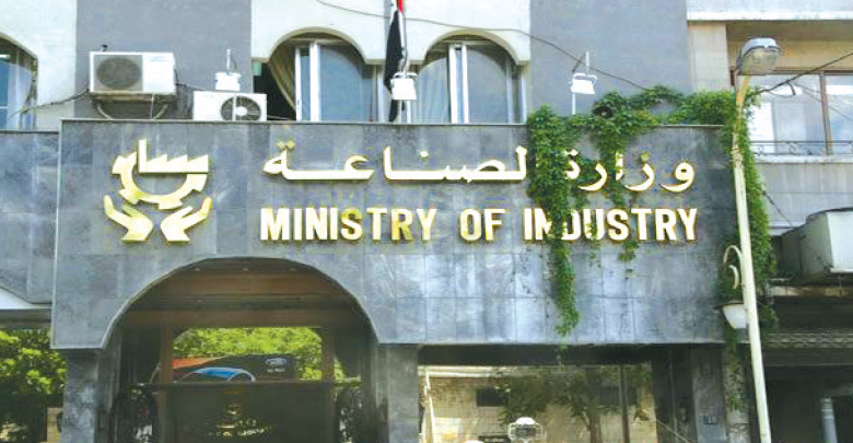 وزير الصناعة : التوجه الحكومي نحو التحول الرقمي للصناعة ودراسة لإعادة هيكلة المؤسسات بالتعاون مع وزارة التنمية الإدارية