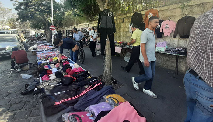 حملة لإزالة إشغالات الأرصفة بعدد من مناطق المدينة… مدير هندسة المرور في محافظة دمشق: غرامة وضع السلاسل الحديدية تصل إلى 100 ألف ليرة