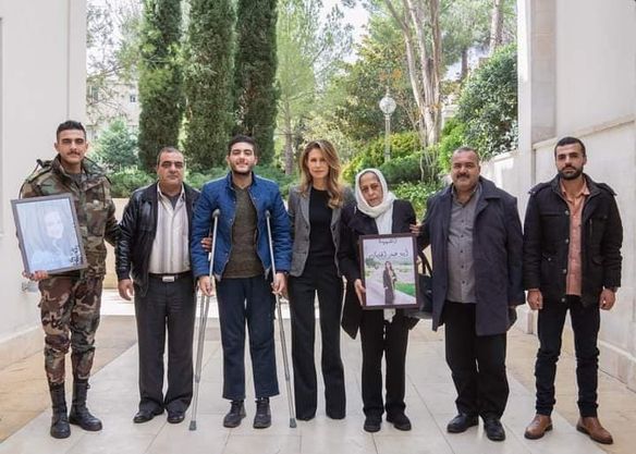 السيدة أسماء الأسد تستقبل عائلات ثمانين شهيداً كل عائلة على حدة ولكل عائلة حكاية وحلم وطموح