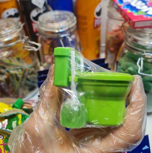 حلوى لأطفالنا.. ولكن بقوالب مقززة وتافهة!