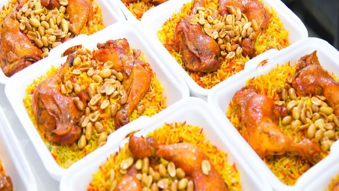 وجبات ساخنة وسلل غذائية ورواتب شهرية وألبسة العيد تصل لآلاف الأسر المحتاجة في حلب