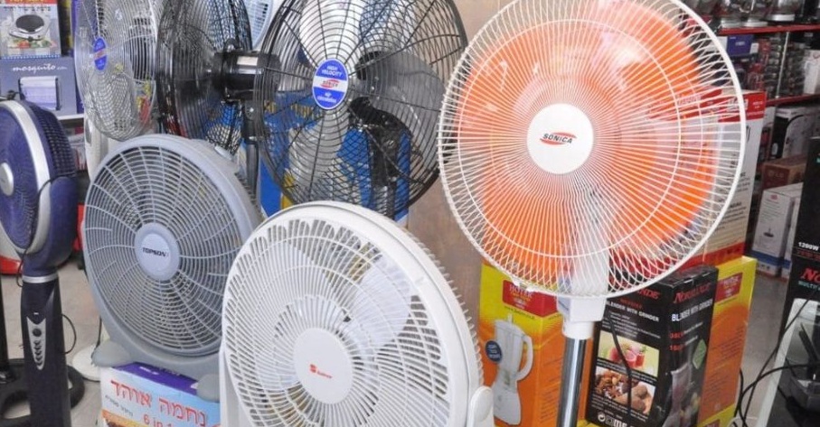 سوق المراوح المستعملة ينشط مع دفء الأجواء.. كم تبلغ أسعارها هذا العام؟