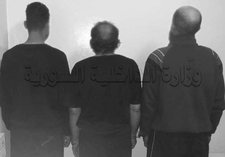 عصـ.ابة تمتهن سلـ.ب المواطنين والاحتيـ.ال عليهم عن طريق انتحال صفة موظفين بجمعيات خيرية