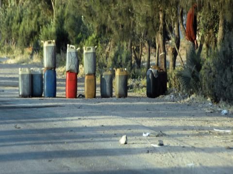 خبير اقتصادي يطالب بتحرير استيراد «المشتقات_النفطية» إلى #سوريا من دون خدمات مصرف سورية المركزي!!