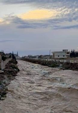 أمطاراً غزيرة أدت إلى تشكل سيول وامتلاء سدود في عدة مناطق