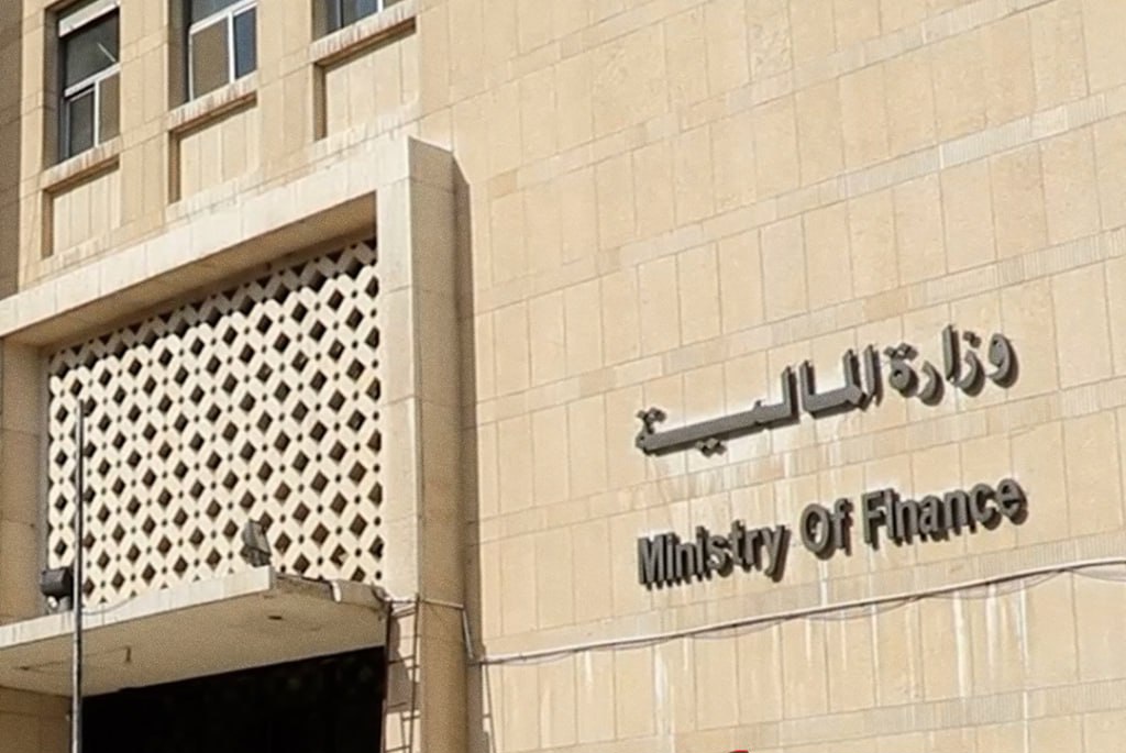 وزارة المالية : بدأنا بتحويل رواتب العاملين في القطاع العام في  السويداء